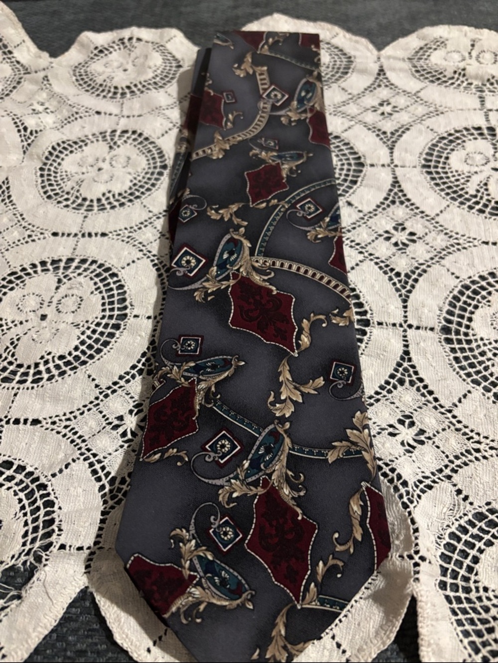 Classic Patterned Men's Tie in Burgundy and Gray American Edition